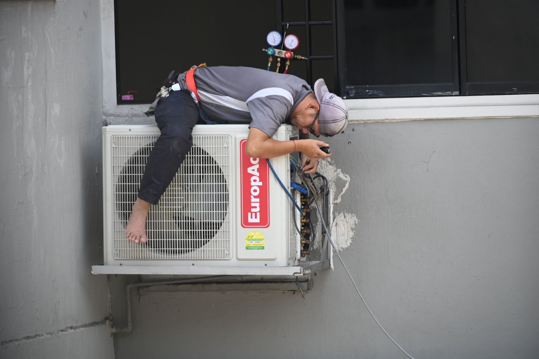 AC technician performing deep coil cleaning on an air conditioning unit in Dubai