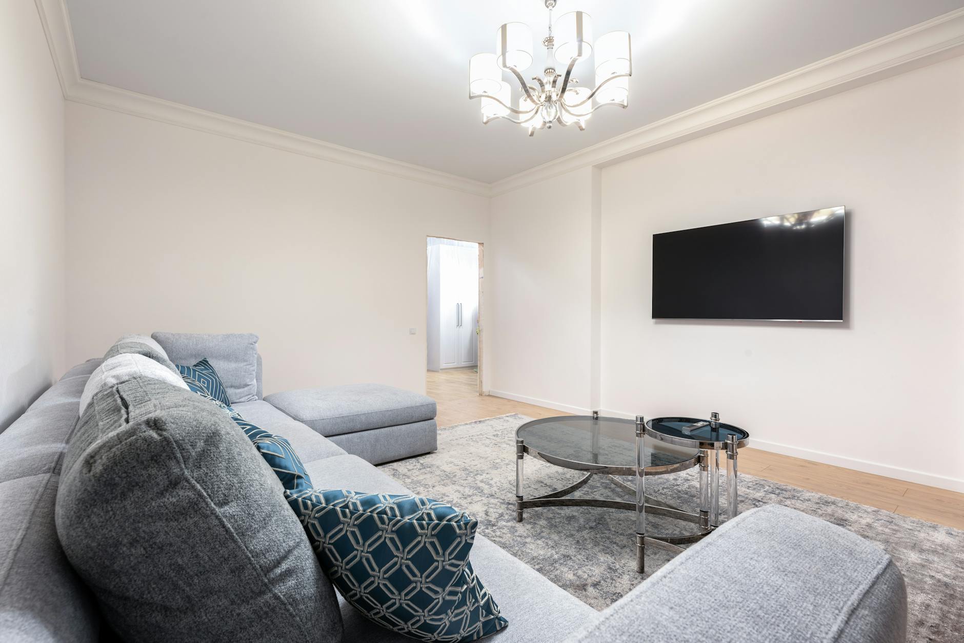 TV wall mounting and home improvement by a Dubai handyman service